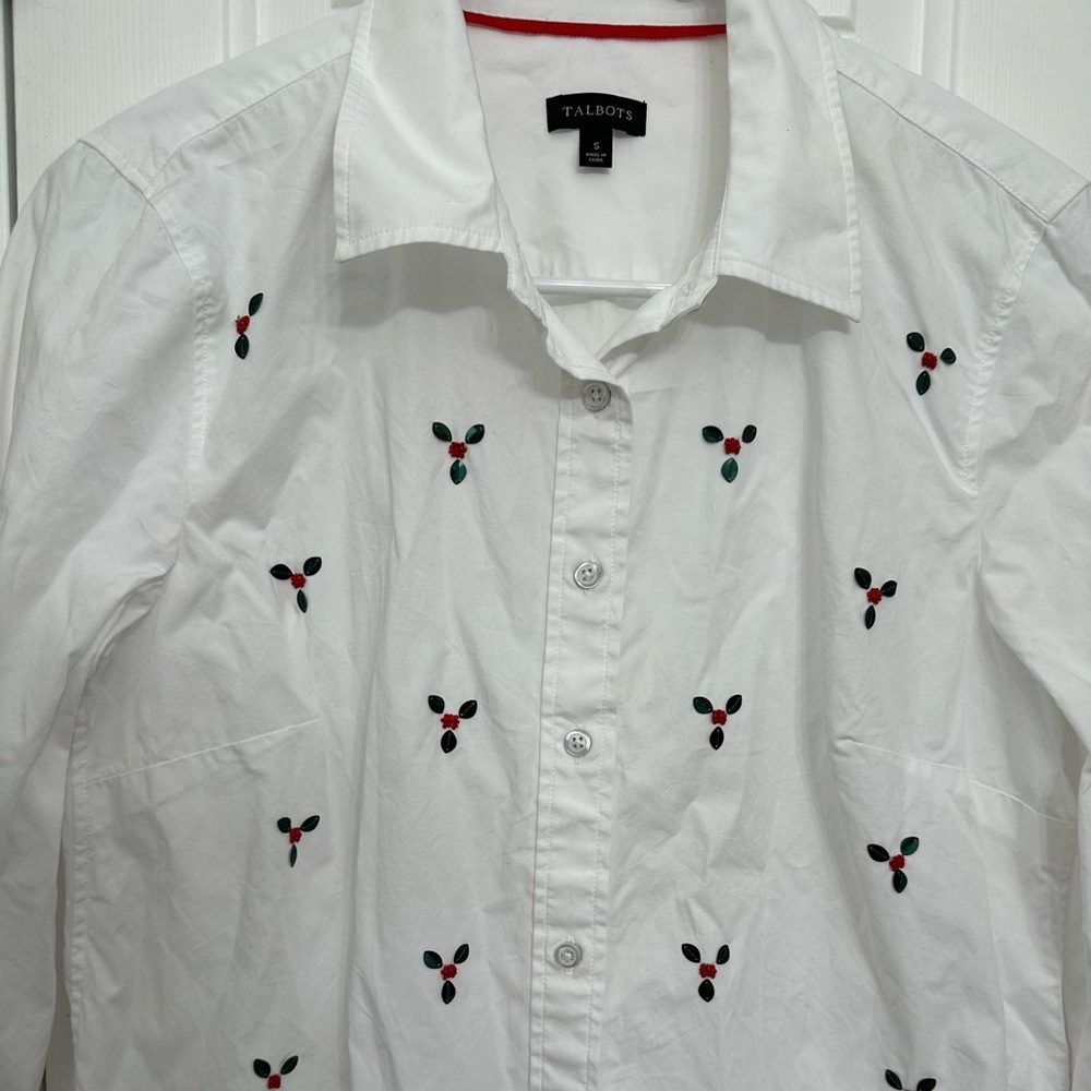 Talbots Women’s Button Down Shirt Small Sequin Holly Berry White Cotton Blouse - Picture 2 of 11